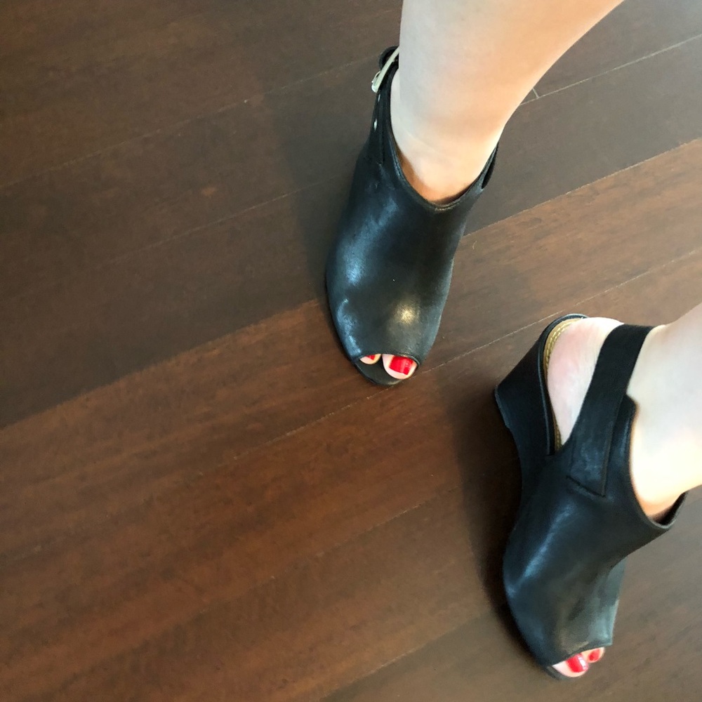 Elegant Black Peep-Toe Wedge Sandals